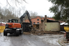 Am 7. Dezember war die Firma Weihrich Bau Service mit dem Abriss der alten Baracke im Museumsgelände beschäftigt. Foto: Axel Schlenkrich