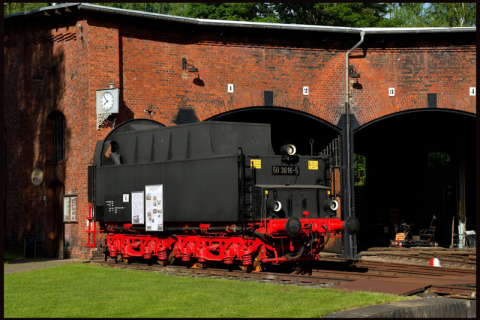 Sichtbares Zeichen des Fortschrittes der Arbeiten an der Dampflok war der im heimatlichen Museum anlässlich der Schwarzenberger Eisenbahntage ausgestellte bereits fertige Tender. Foto: Steffen Schmidt