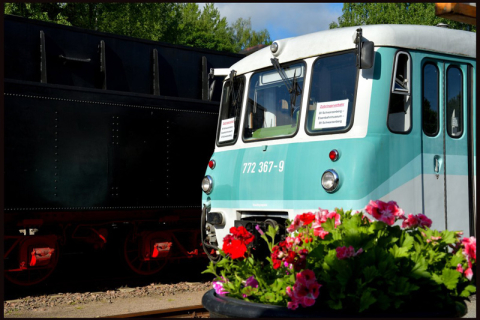 Der historische Triebwagen 772 367-9 der Eisenbahnnostalgie Vogtland übernahm die Fahrgastbeförderung zwischen Bahnhof Schwarzenberg und Museum. Foto: Steffen Schmidt