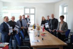 Am 11. April 2022 unterzeichneten die Projektpartner die Vereinbarung zur Weiterführung des touristischen Angebotes Erzgebirgische Aussichtsbahn im Jahre 2022 Foto: Stadtverwaltung Scheibenberg