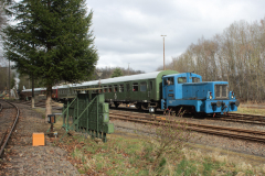 Die vereinseigene Diesellok 102 082 übernahm im Museum das Rangiergeschäft vor bzw. nach der Ostersonderzugfahrt. Foto: Axel Schlenkrich