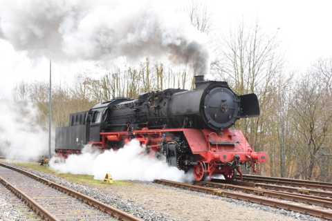 Bei der ersten Bewegungsfahrt der in Aufarbeitung befindlichen Lok 50 3616 trieben die neugebauten Zylinder am 5. Januar 2023 erstmals die VSE-Maschine an. Foto: Hans-Georg Preiß