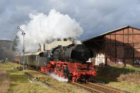 Hans-Georg Preiß lichtete am 13. Januar 2023 die 50 3616 bei ihrer zweiten Lastprobefahrt in Wasungen ab. Foto: Hans-Georg Preiß