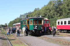Bei Ankunft im Bahnhof Lužná u Rakovníka kam der VSE-Zug neben dem Dampftriebwagen des National-Technischen Museums zu stehen. Dieses einmalige Museumsexponat, Baujahr 1904, ist seit dem Jahre 2006 wieder betriebsfähig. (Bildquelle: TSD)