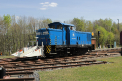Die 346 020-3 der PRESS ist für den Versuchsbetrieb SRCC mit einem Georadar zu Untersuchung des Gleisuntergrundes ausgestattet. Am 28. April 2020 nutzt sie die Drehscheibe des Eisenbahnmuseums. Foto: Axel Schlenkrich